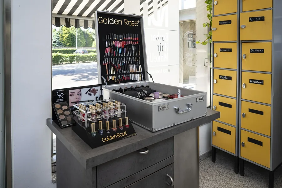 De make-uphoek van de salon